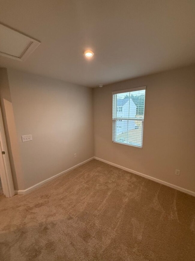 Building Photo - New Construction Townhome for Lease in Kan...