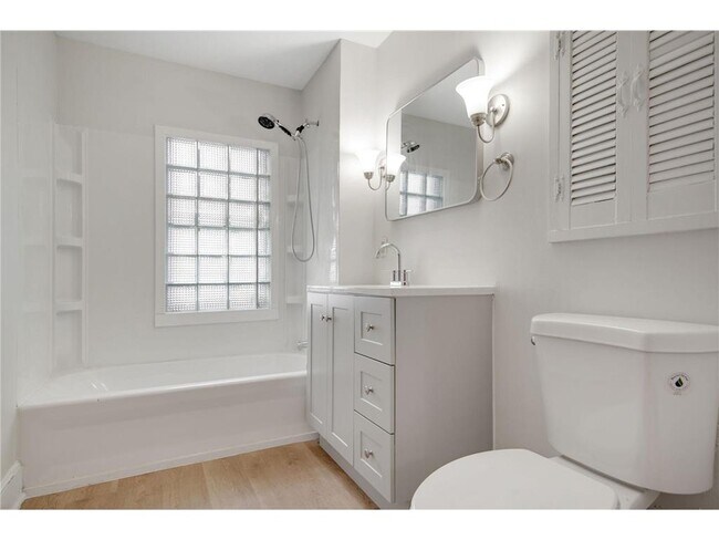 Building Photo - 804 Hawthorne Ave E