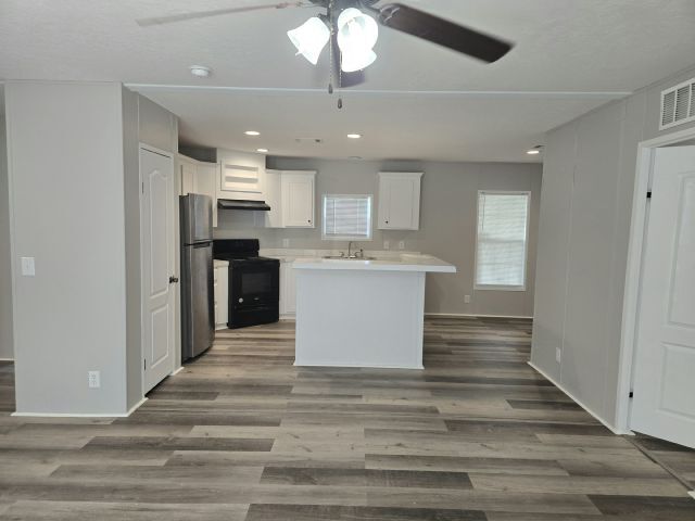 Building Photo - 209 Birch Ln