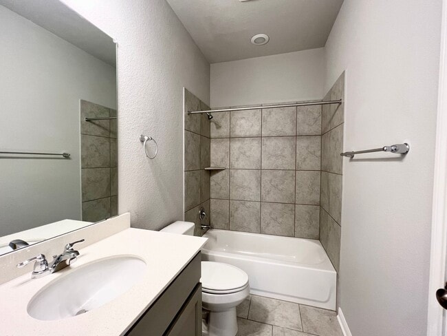 Building Photo - Home for lease