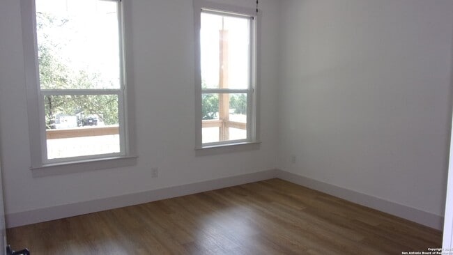 Building Photo - 1482 Birch Ln