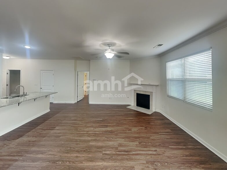 Building Photo - 3711 Community Cir
