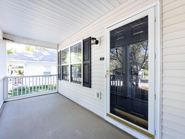 Building Photo - 210 6th St
