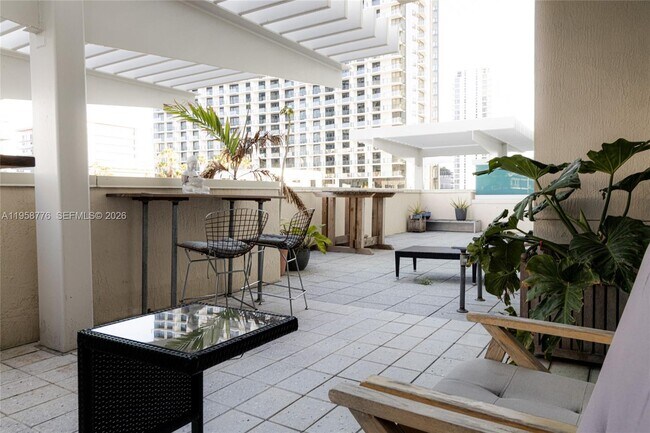 Building Photo - 3250 NE 1st Ave