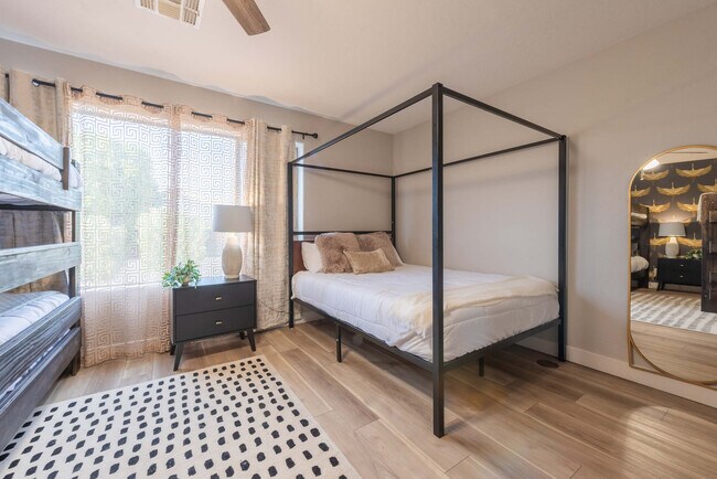 Building Photo - 5924 E Woodridge Dr