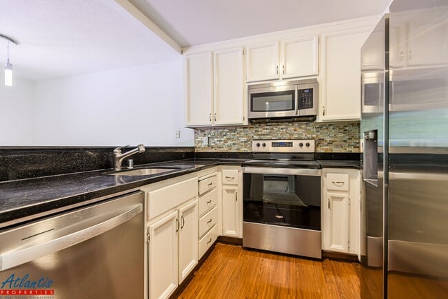 Building Photo - Beautiful Condo | Central A/C | Private Ba...
