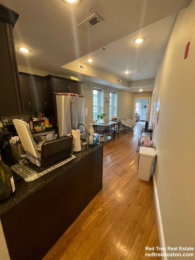 Building Photo - 491 Commonwealth Ave