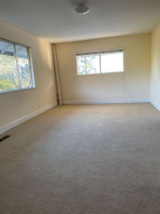 Building Photo - 8311 Buckingham Dr