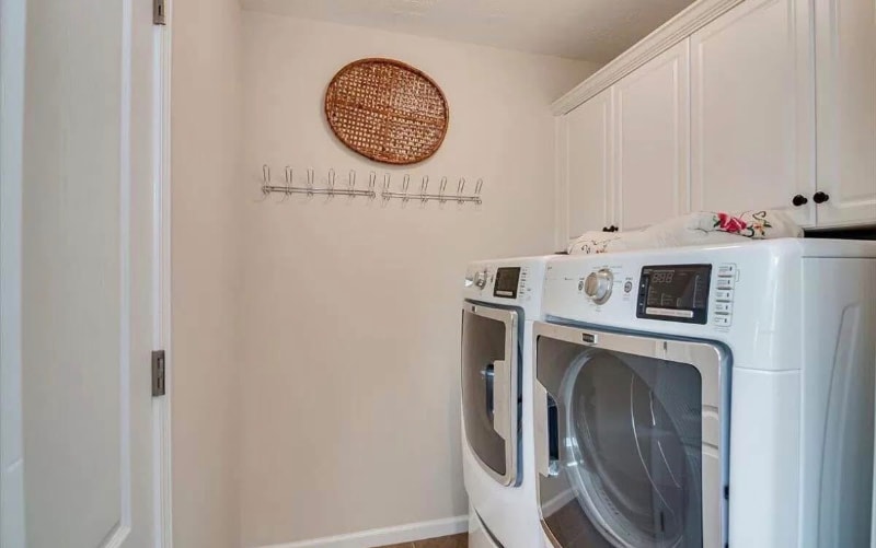 Building Photo - 225 Full Cir Dr