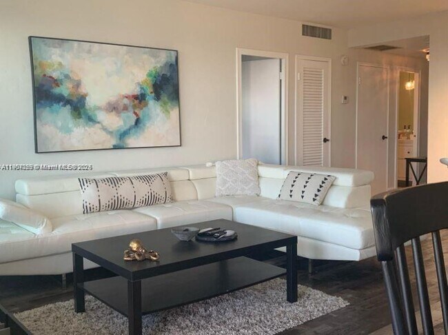 Building Photo - 3111 N Ocean Dr