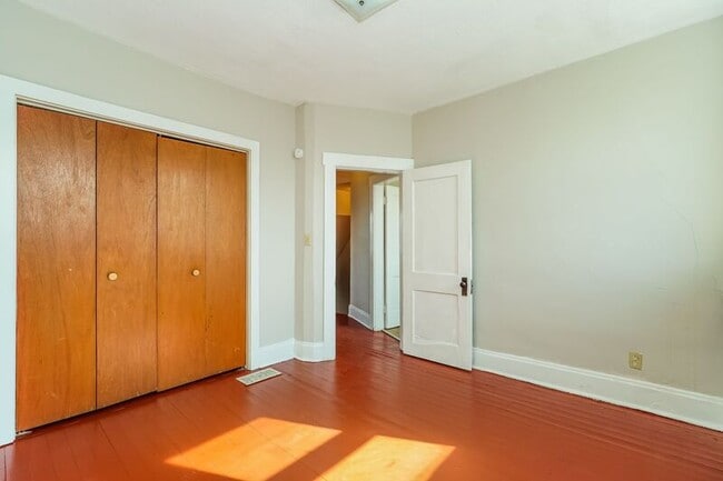 Building Photo - 20 Vernon Ave