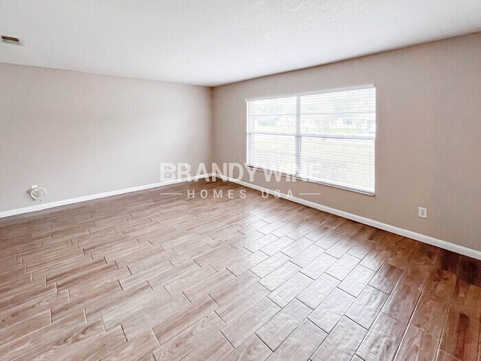 Building Photo - 3639 N Ride Dr