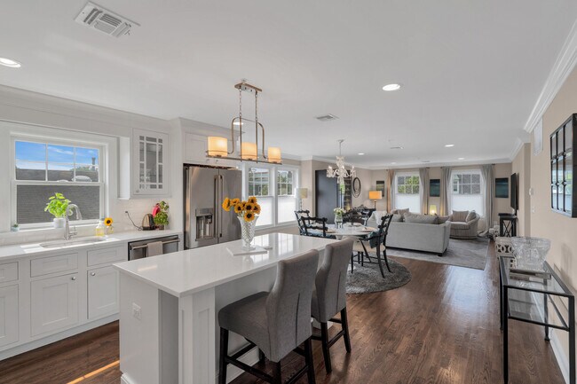 Building Photo - 308 Morris Ave