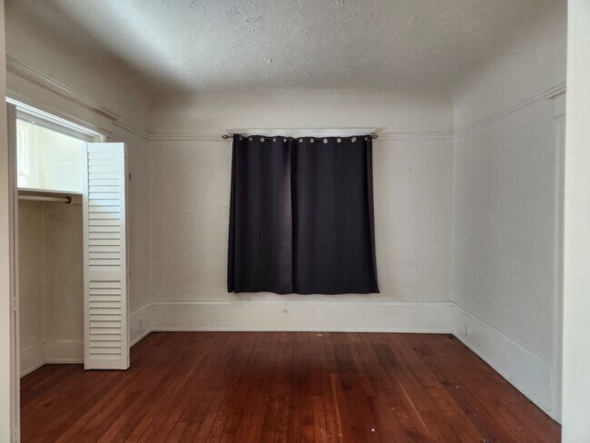 Building Photo - 2923-2925 Martin Luther King Jr. Way