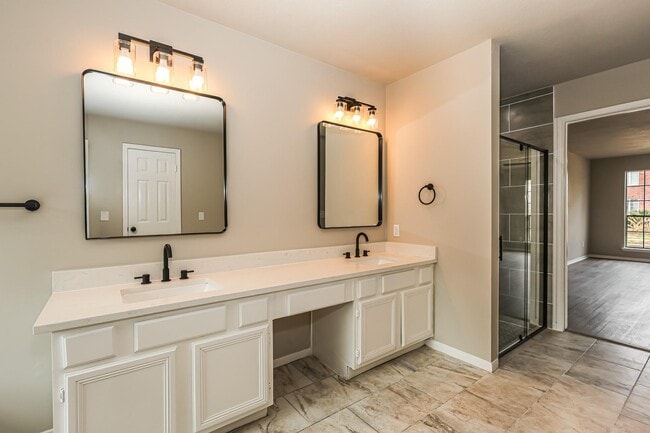 Building Photo - 18703 Evergreen Falls Dr
