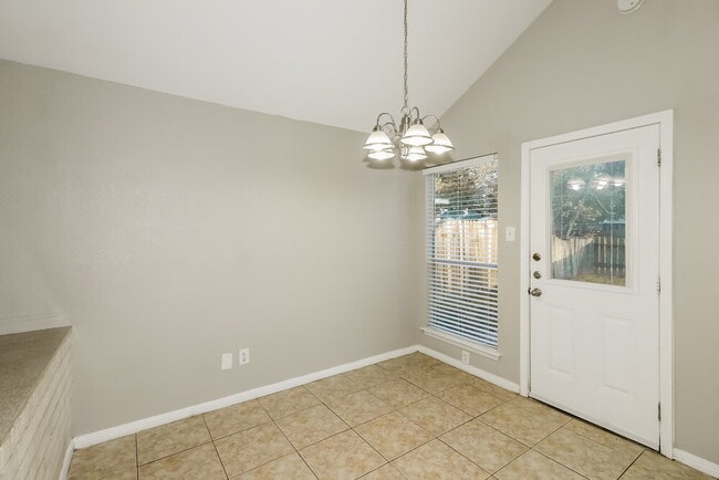 Building Photo - 19523 Lake Hollow Ln