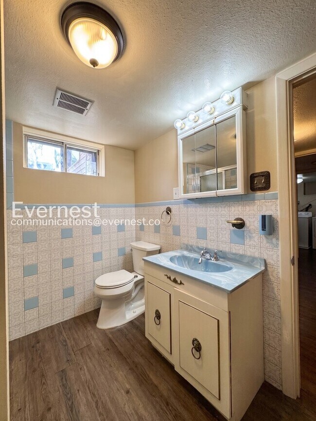 Building Photo - 3 Bed, 2 Bath Home with Garage / Available Soon!