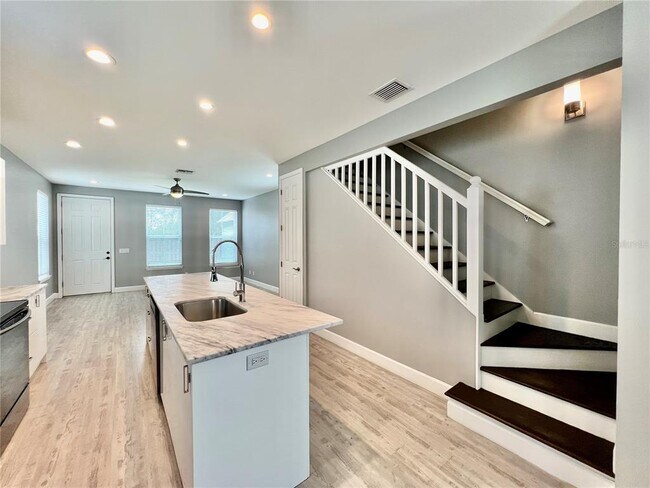 Building Photo - 2213 E 11th Ave