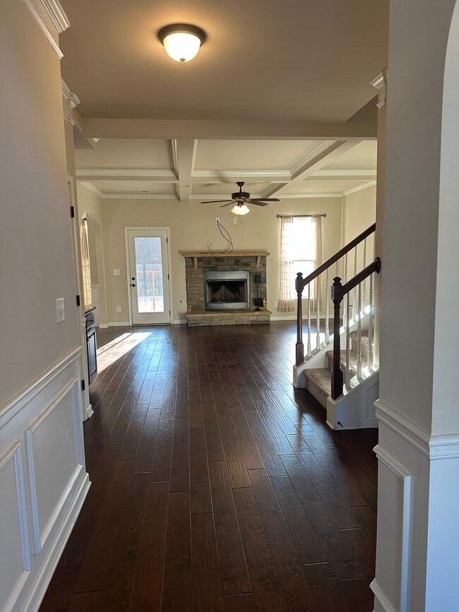 Building Photo - 549 W Holloway Dr