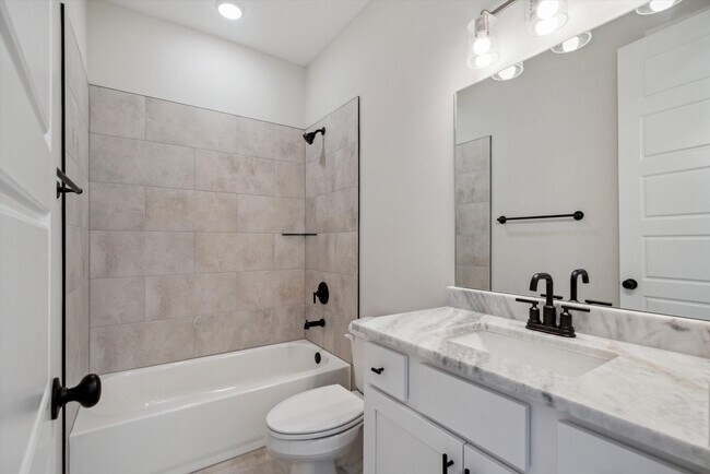 Building Photo - 512 Mount Ivy Dr