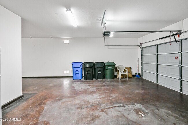 Building Photo - 2426 W Horsetail Trail