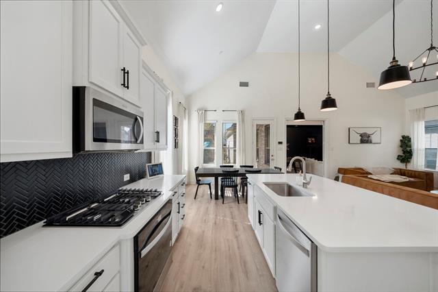 Building Photo - 8109 Mdw Vly Dr