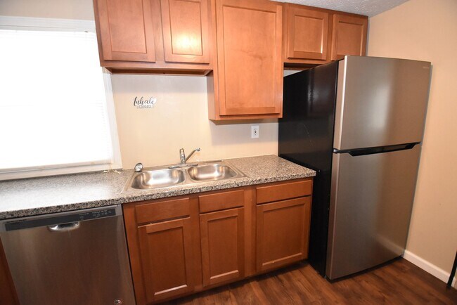 Building Photo - 3 bed 1 bath home in the Riverside/Keller park area