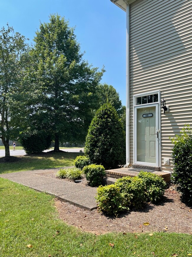 Primary Photo - 407 Newport Meadows Cir