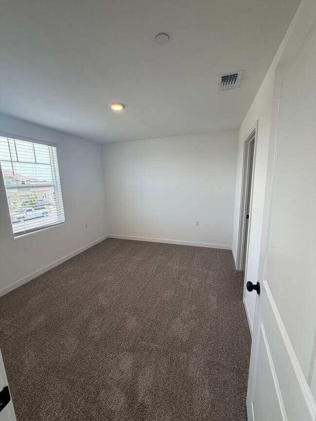 Building Photo - 4774 Jema Wy