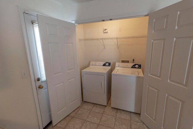 Building Photo - 3406 E St Charles Rd