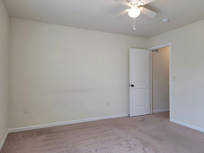 Building Photo - 331 Springwood Dr
