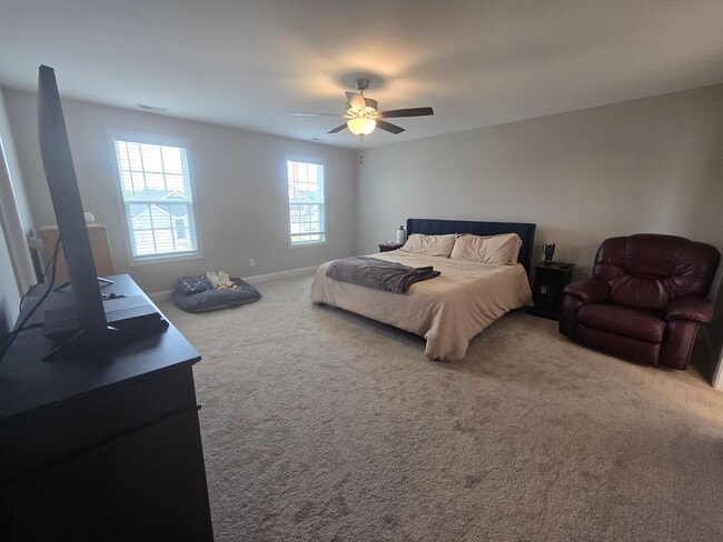 Building Photo - NEW LISTING!!!!!