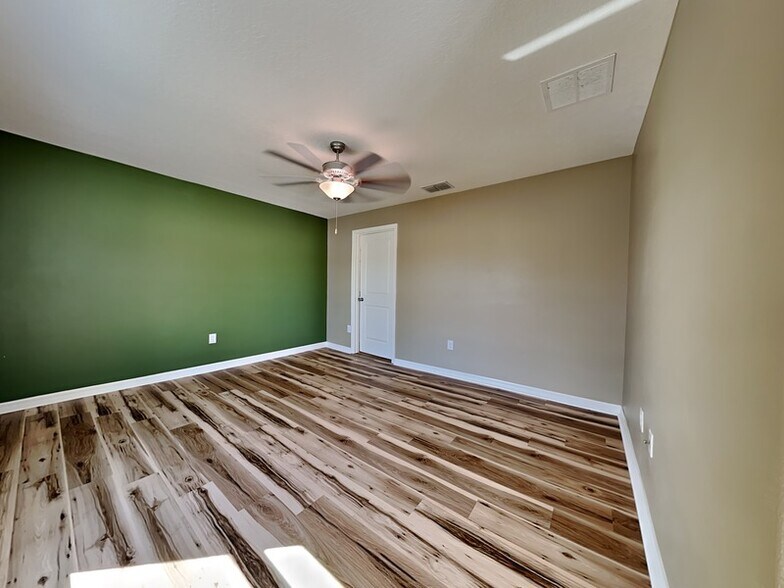 Building Photo - 14620 Dunrobin Dr