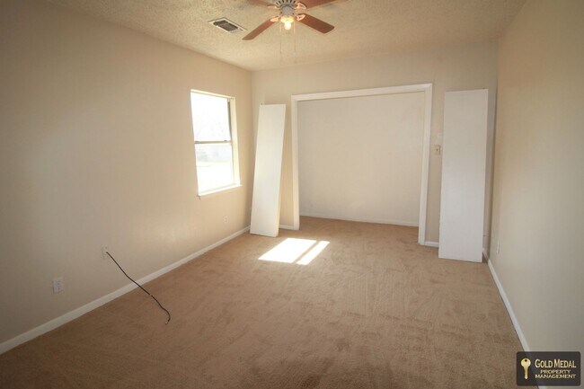 Building Photo - 1706 Cole St