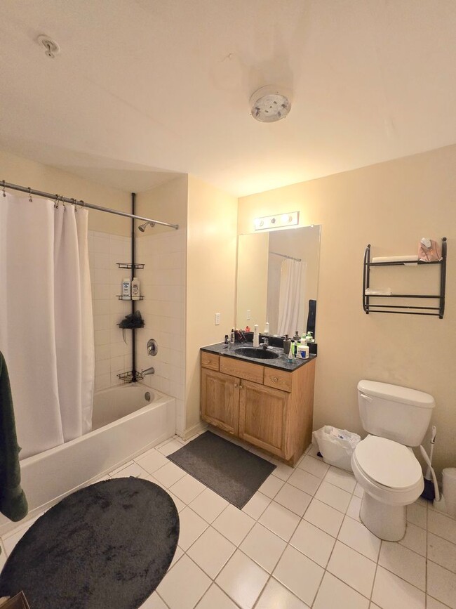 Building Photo - Gated community, 2nd fl condominium with 3...