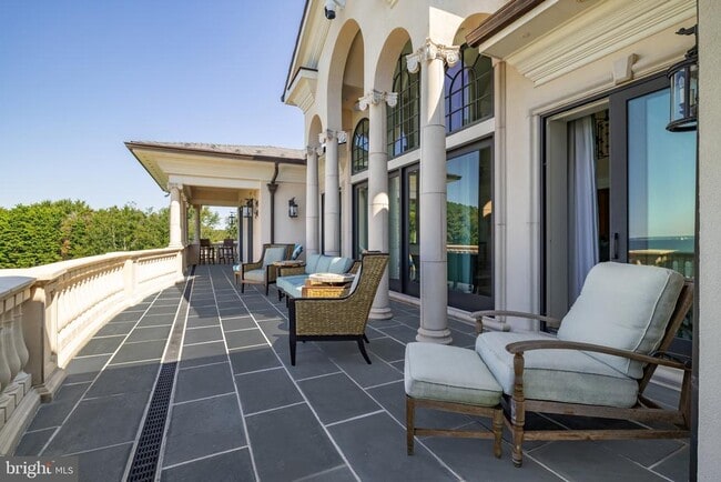 Building Photo - 200 Bridgeview Ln