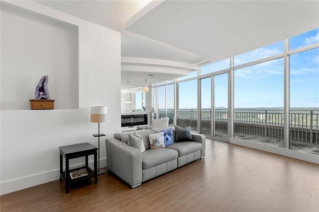 Building Photo - 3338 Peachtree Rd NE