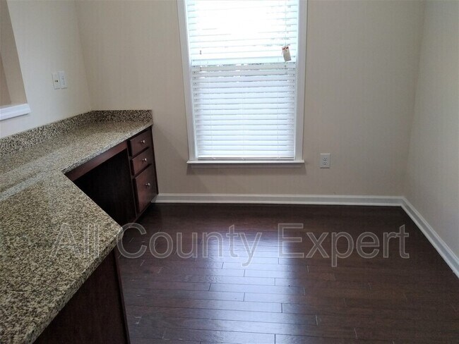 Building Photo - 635 Glenish CT