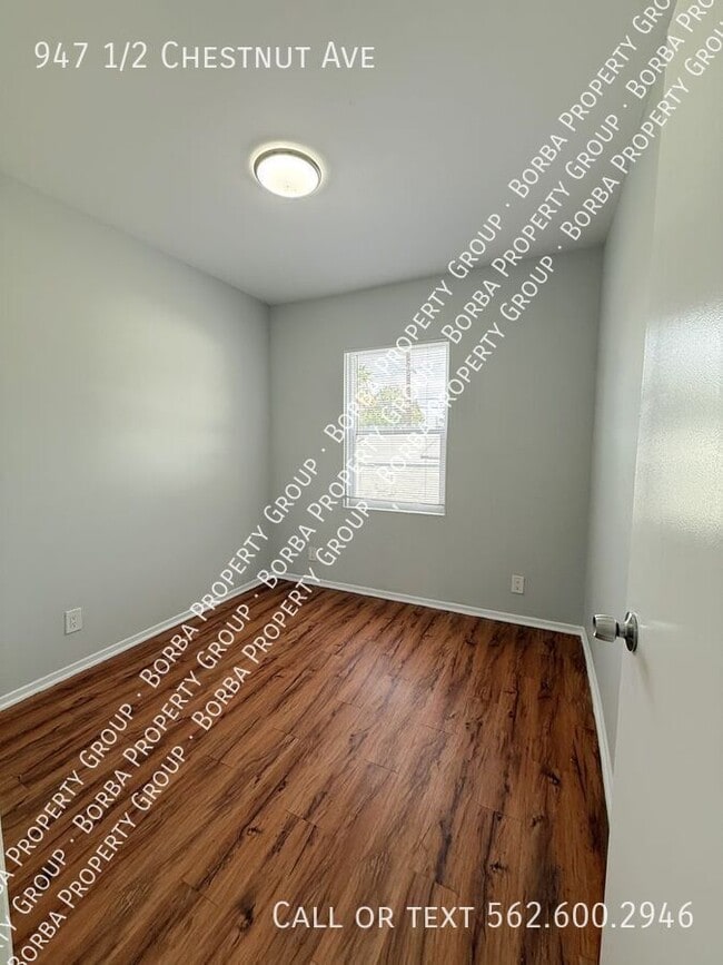 Building Photo - 947 1/2 Chestnut Ave-