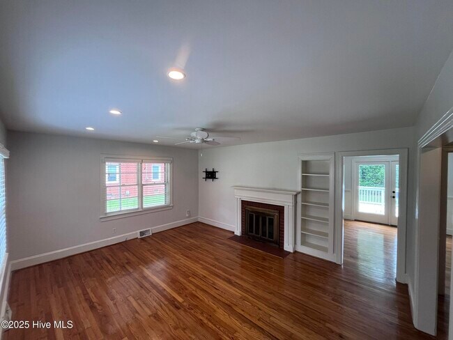 Building Photo - 2417 Slay Dr