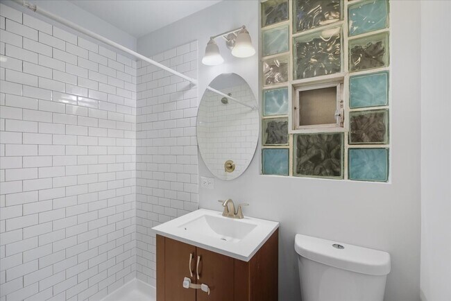 Building Photo - 2341 W Montana St