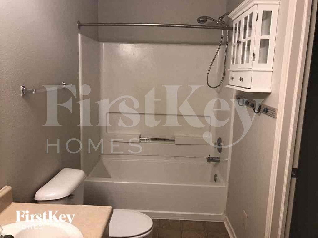 Building Photo - 5702 N Jefferson Dr