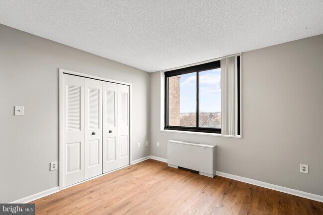 Building Photo - 3701 S George Mason Dr