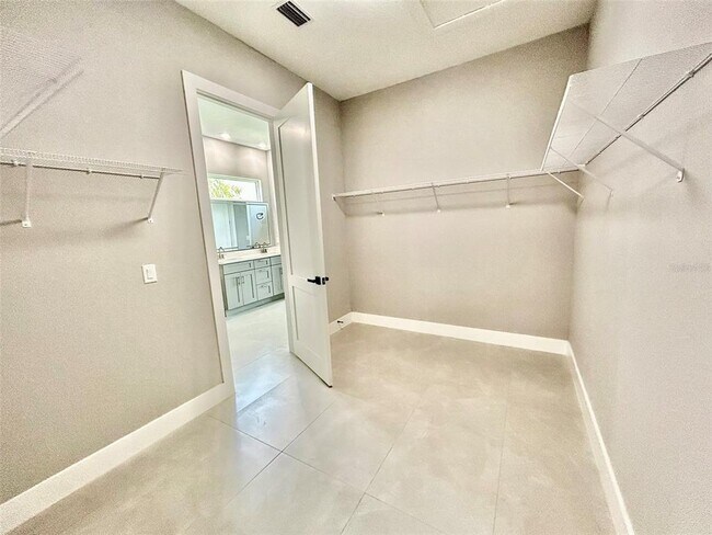 Building Photo - 8147 Tracy Cir
