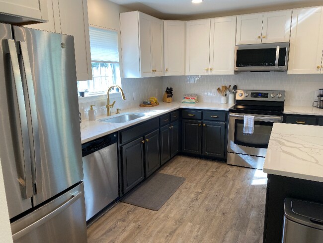 Building Photo - 1150 Old Nursery Way