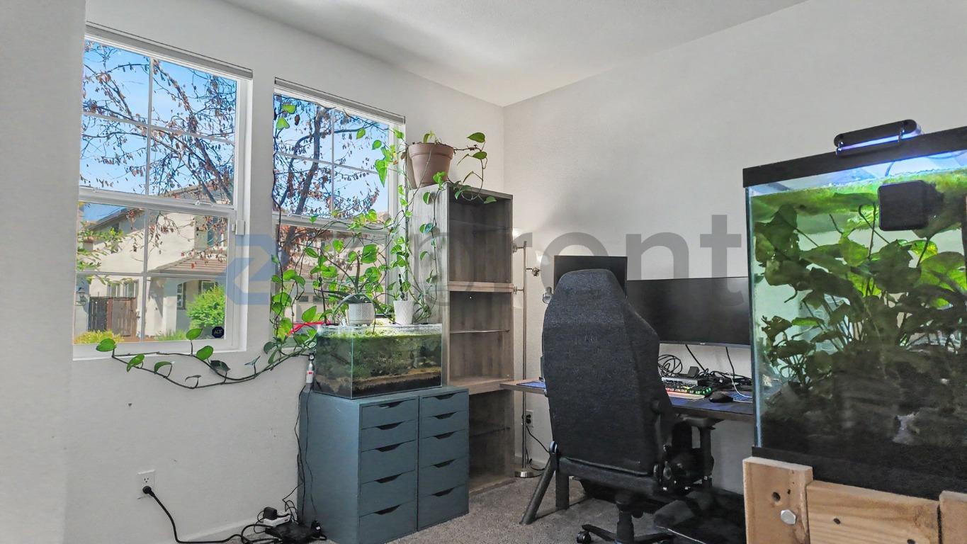 Building Photo - Unit