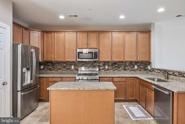 Building Photo - 490 N Palace Dr