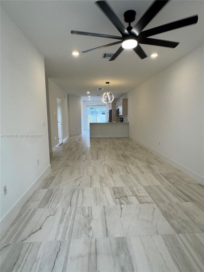 Building Photo - 141 SW 171st Ave