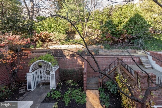 Building Photo - 2425 California St NW