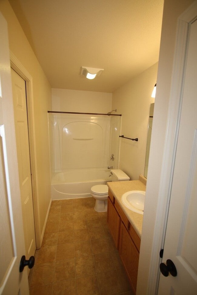 Building Photo - 3 Bedroom Condo in South Anchorage!